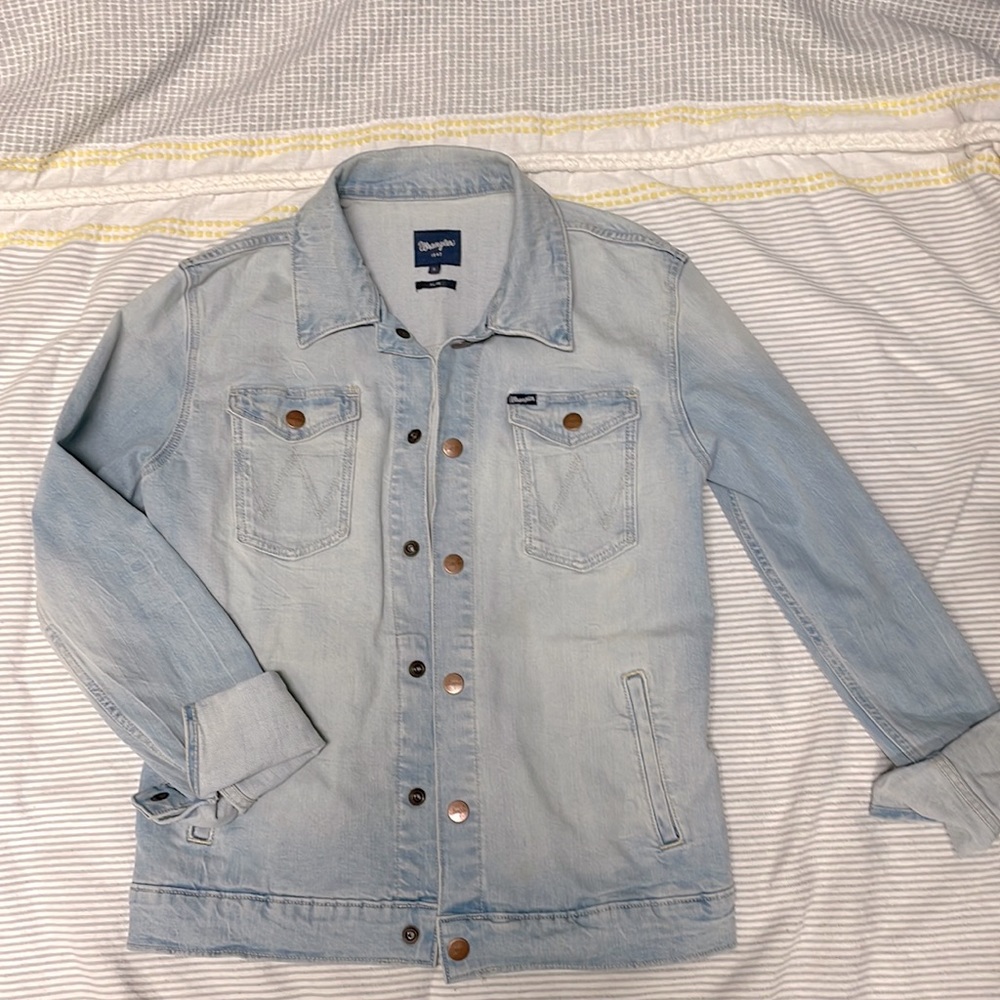 Wrangler denim jacket. Small/slim fit. Light wash.